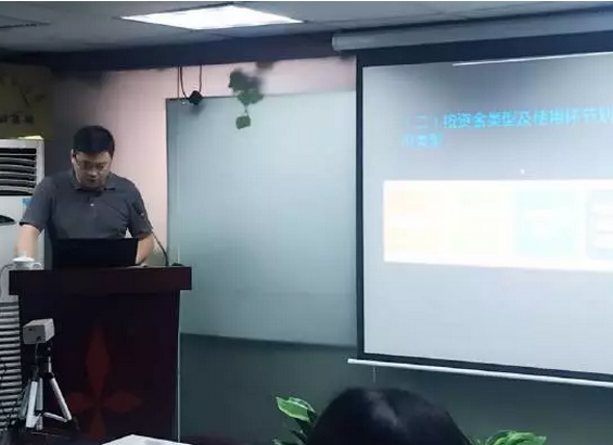 国众联深圳公司资产部俞昊为员工做培训